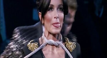 karina kozyreva sex Cô gái với kính hút phim sex âu vòi nước.